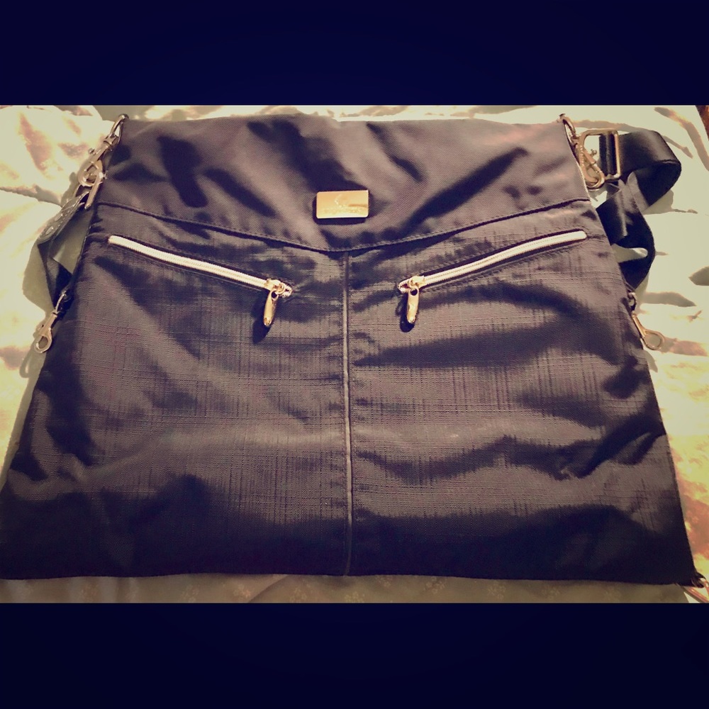 Black Eagle Creek women’s adjustable travel bag